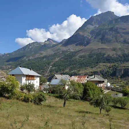 La Maison Abeil LʼArgentière-la-Bessée