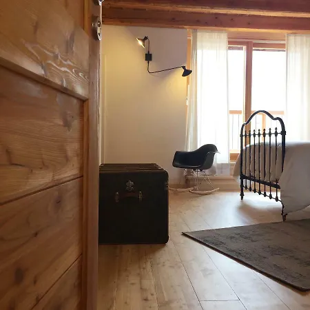 La Maison Abeil Bed & Breakfast *